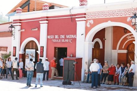 Donan premios del cineasta Rosalío