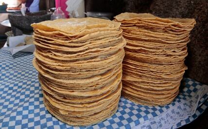 Ven desleal que tiendas de autoservicio vendan el kilo de tortilla en 14 pesos