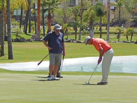 ’Bolillo’ González toma el liderato