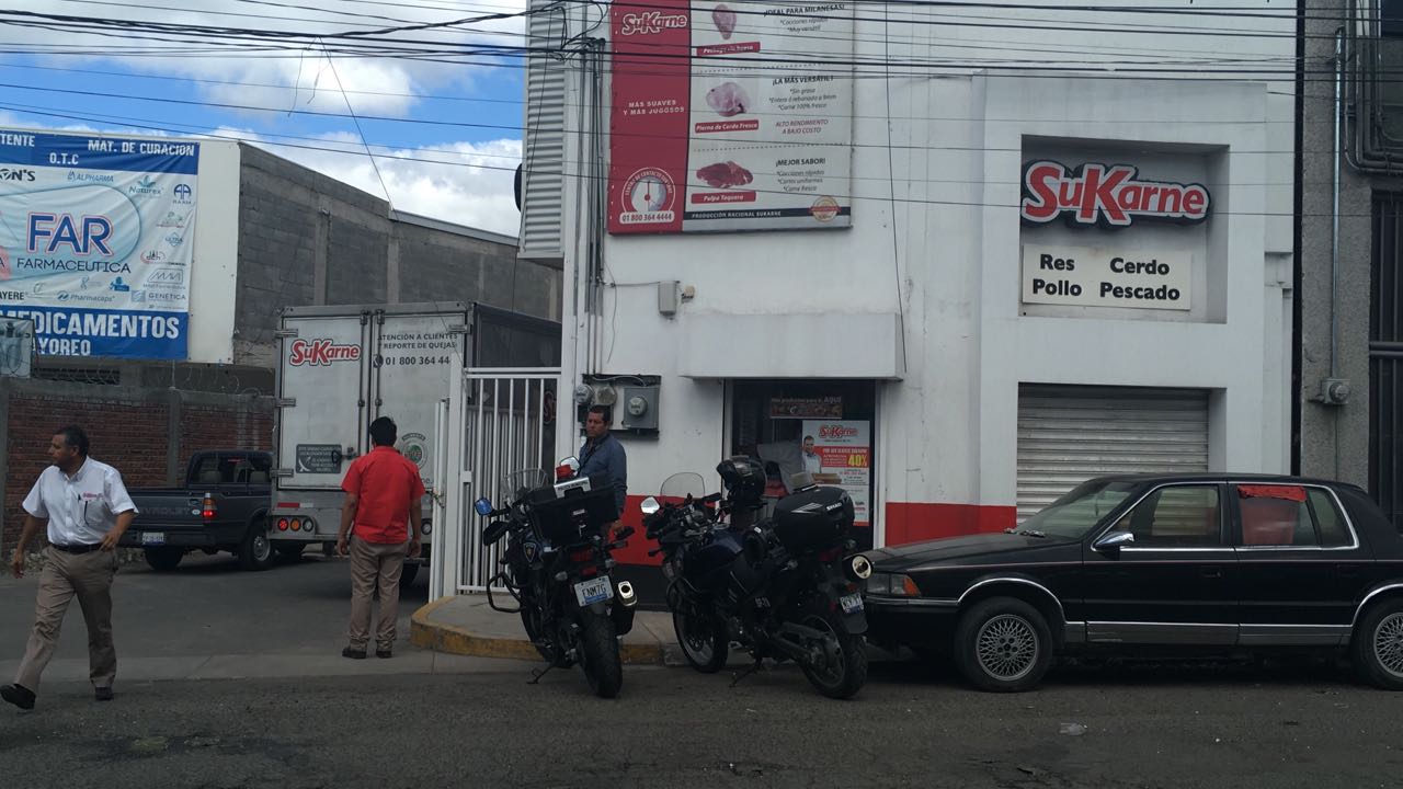 Asaltan distribuidora de carnes en plazas del sol