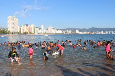 Retiran más de una tonelada de basura de acantilados en Acapulco