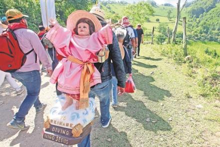Un río de fe, más de 3 mil hombres tomaron camino para ver a la Virgen 
