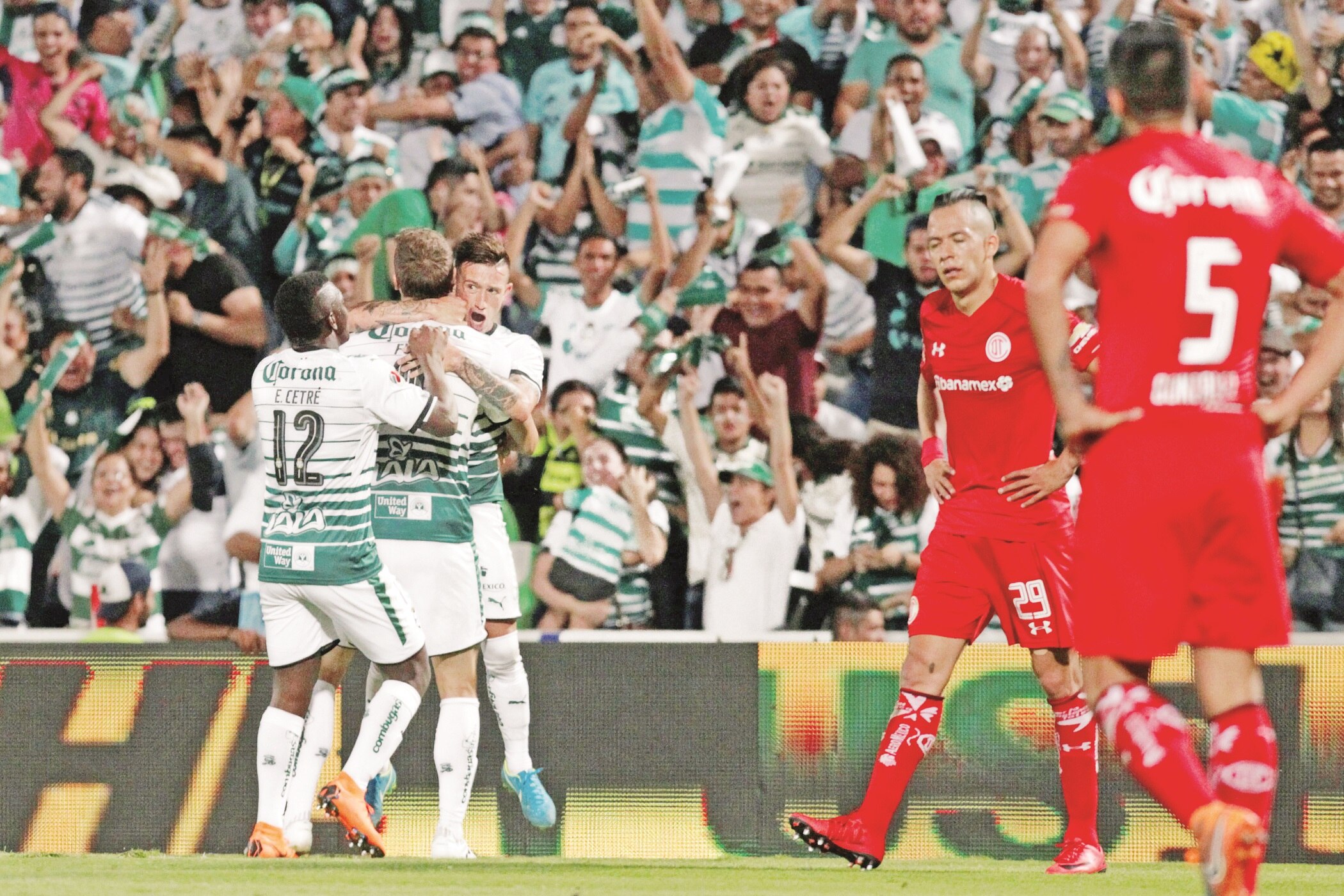 Santos asesta un golpe celestial