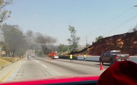 Se incendia vehículo en la autopista México-Querétaro 