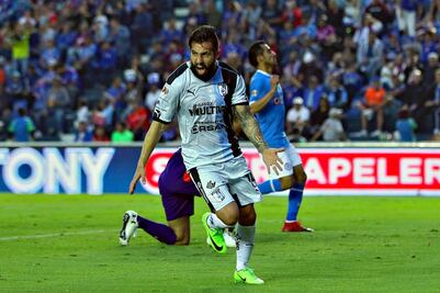 Noriega quita y da a Gallos 