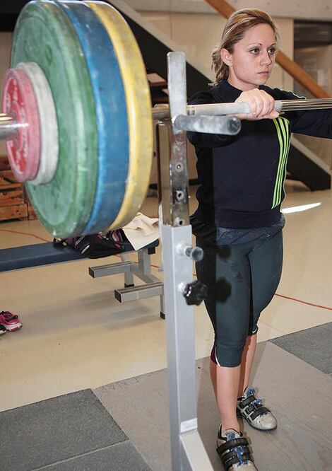 ‘Caro’ Valencia regresa a la élite de halterofilia