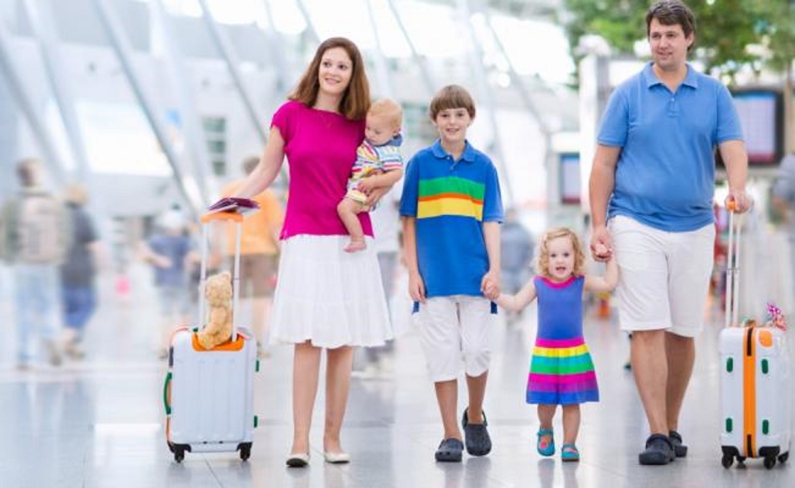 Si viajas con niños, no olvides estar preparado para evitar situaciones incomodas, sobre todo en los viajes largos. (Foto: Istock)