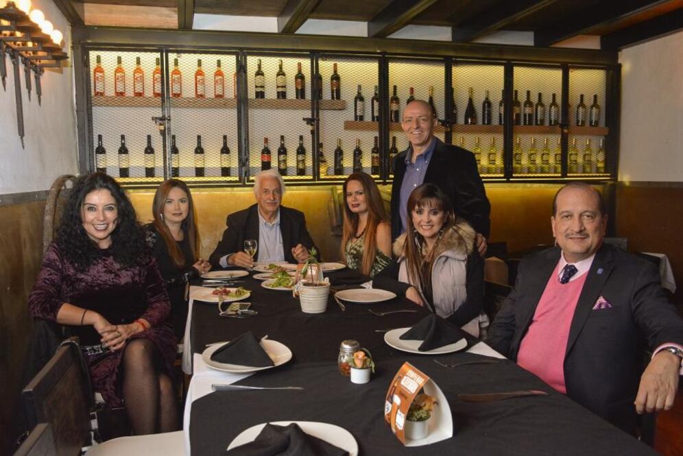 Entre pastas, pizzas y gelatos, familiares y amigos de los fundadores de la cafetería Mandorlina fueron consentidos con platillos italianos, con la finalidad de celebrar su inauguración oficial.