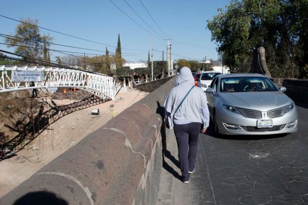 El edil Guillermo Vega reconoció que la intervención del gobierno estatal fue favorable para solucionar la problemática del puente (ARCHIVO EL UNIVERSAL)