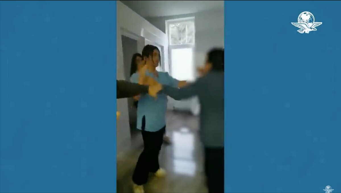Video. Indignante: enfermera golpea y se burla de abuelita con Alzheimer
