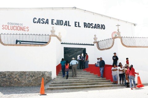 Calzada inaugura 2 casas ejidales