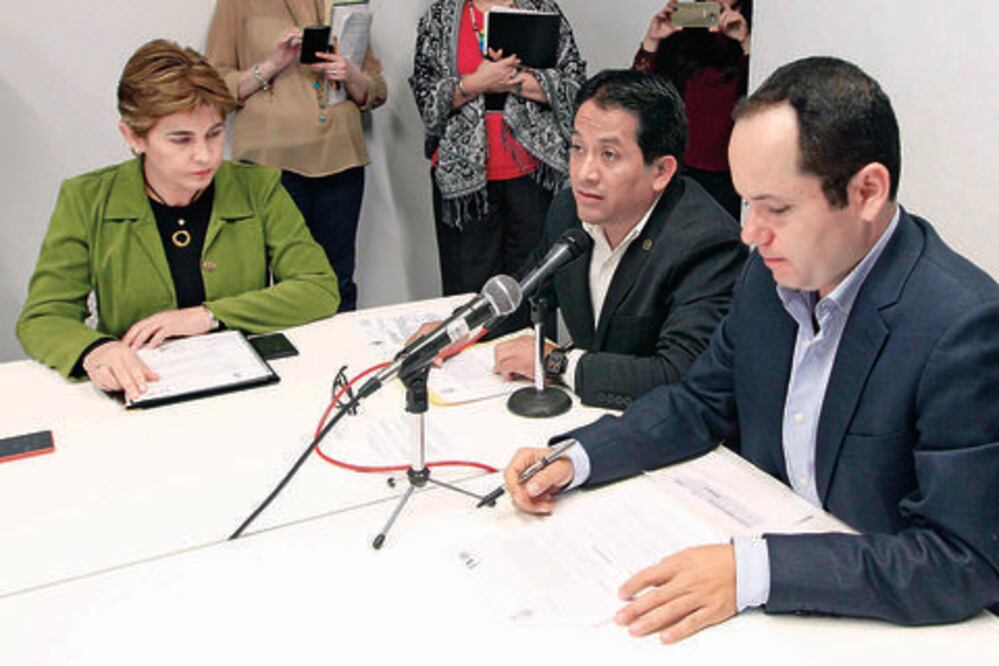 Rechazan reducción a gasto social