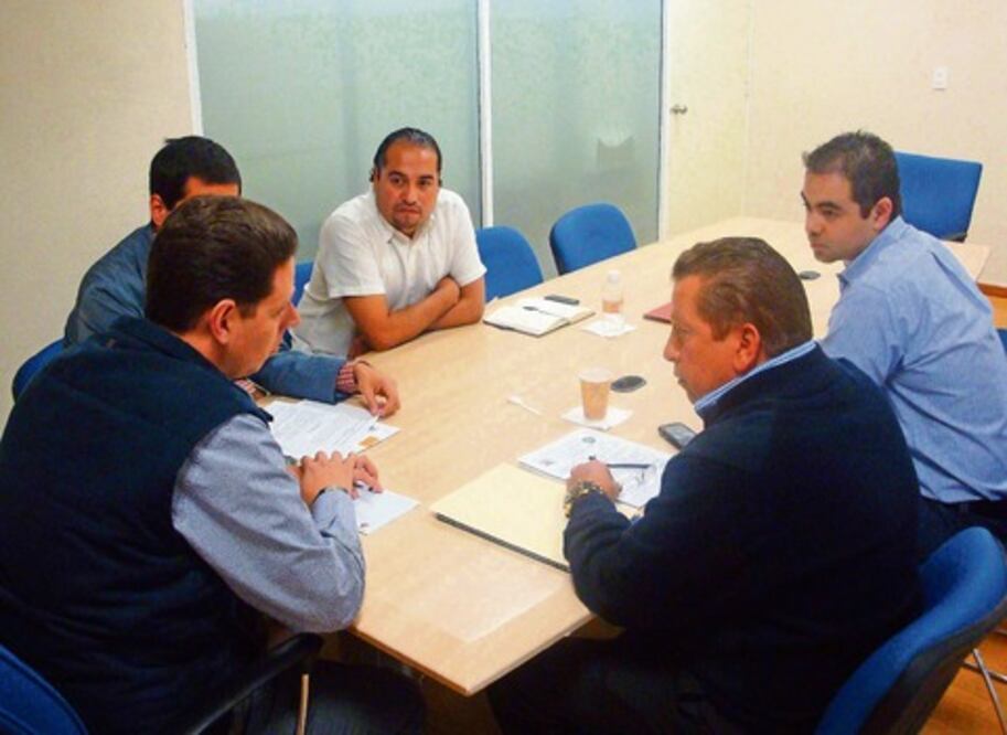 Buscan acercamiento con valets parking