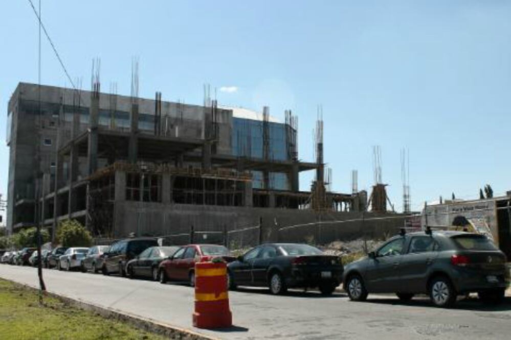 Mil millones en obras para salud