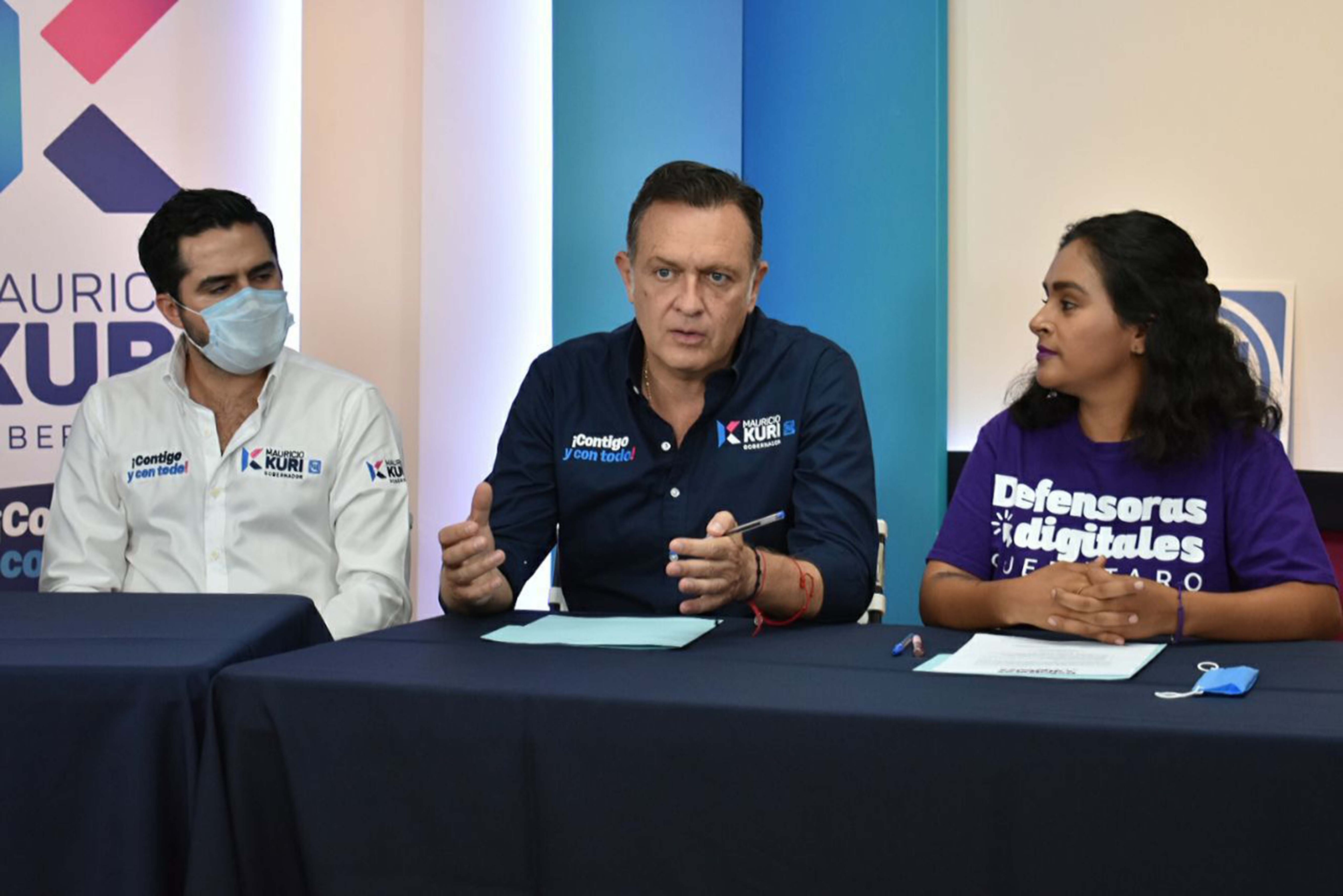 Mauricio Kuri promete a mujeres seguridad en internet