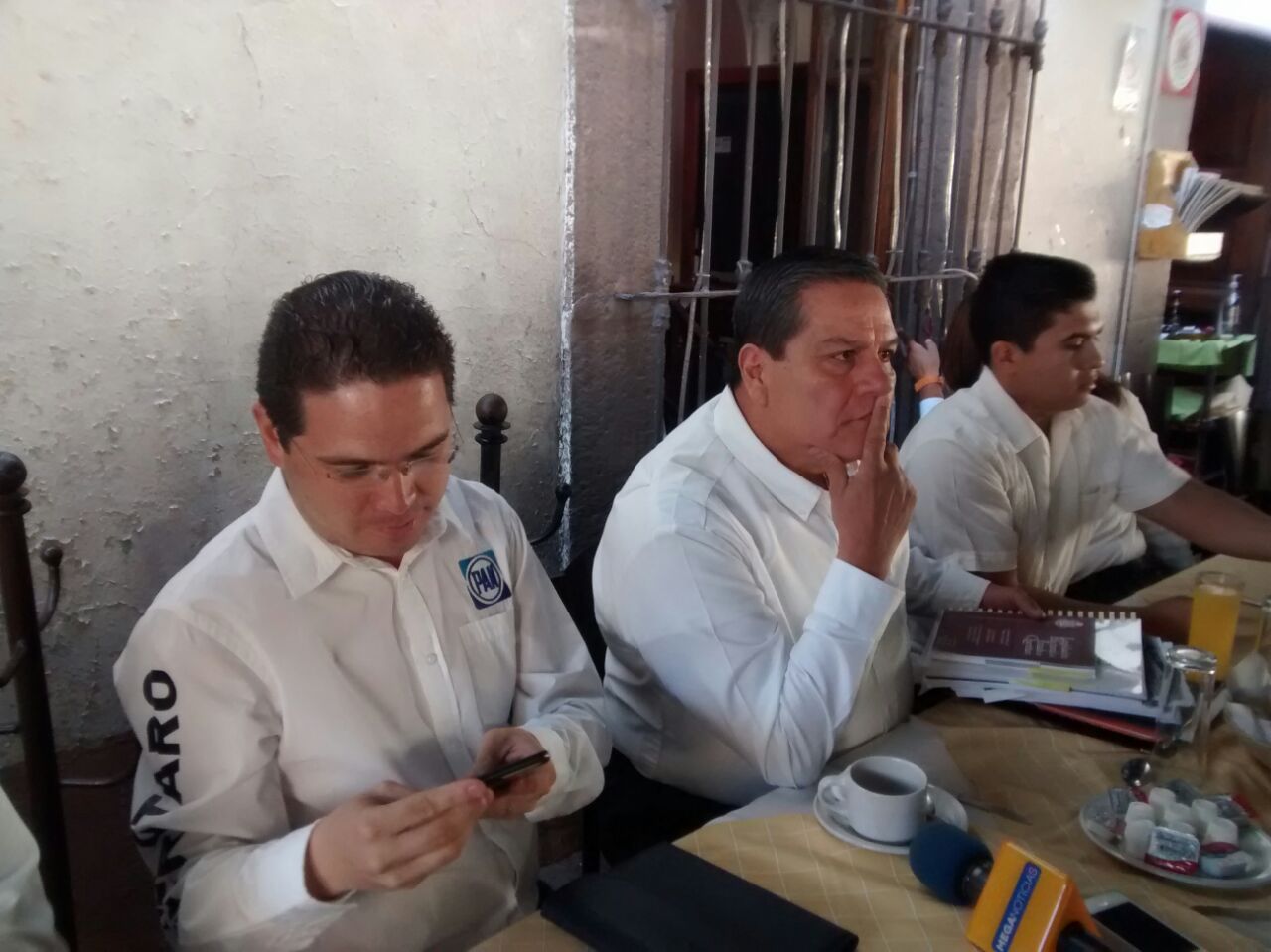 Renuncias recicladas: Báez