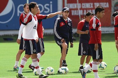 Galindo sacude la presión a Chivas