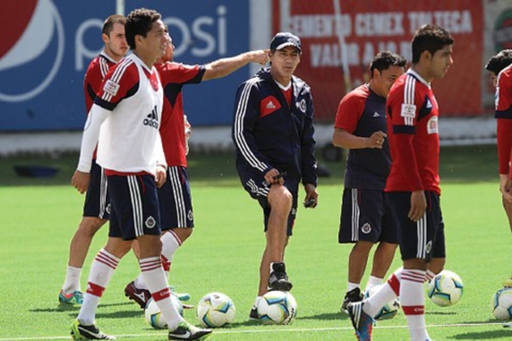 Galindo sacude la presión a Chivas