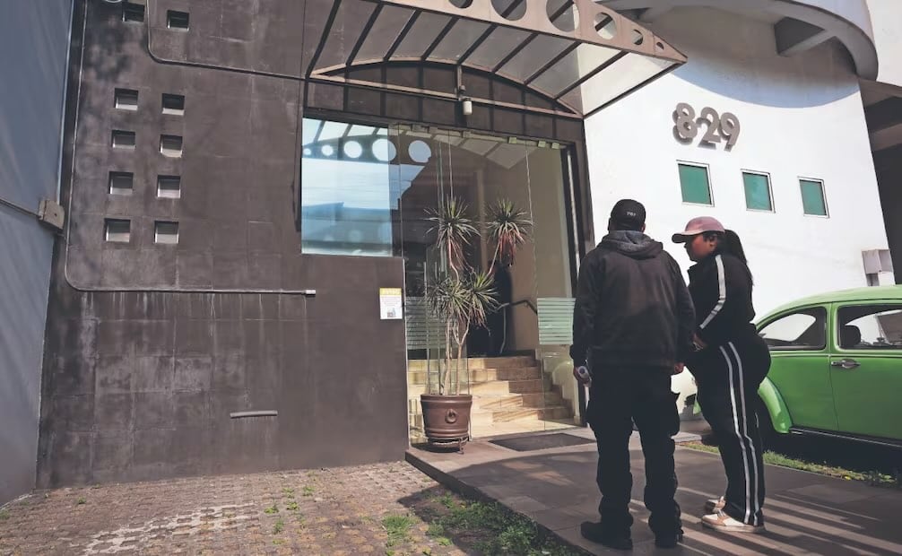 El cuerpo de Edith fue encontrado en el edificio número 829 de avenida Revolución. Por la noche fue detenido el vigilante del inmueble. Foto: Luis Camacho y Osmar Alvarado/ EL UNIVERSAL