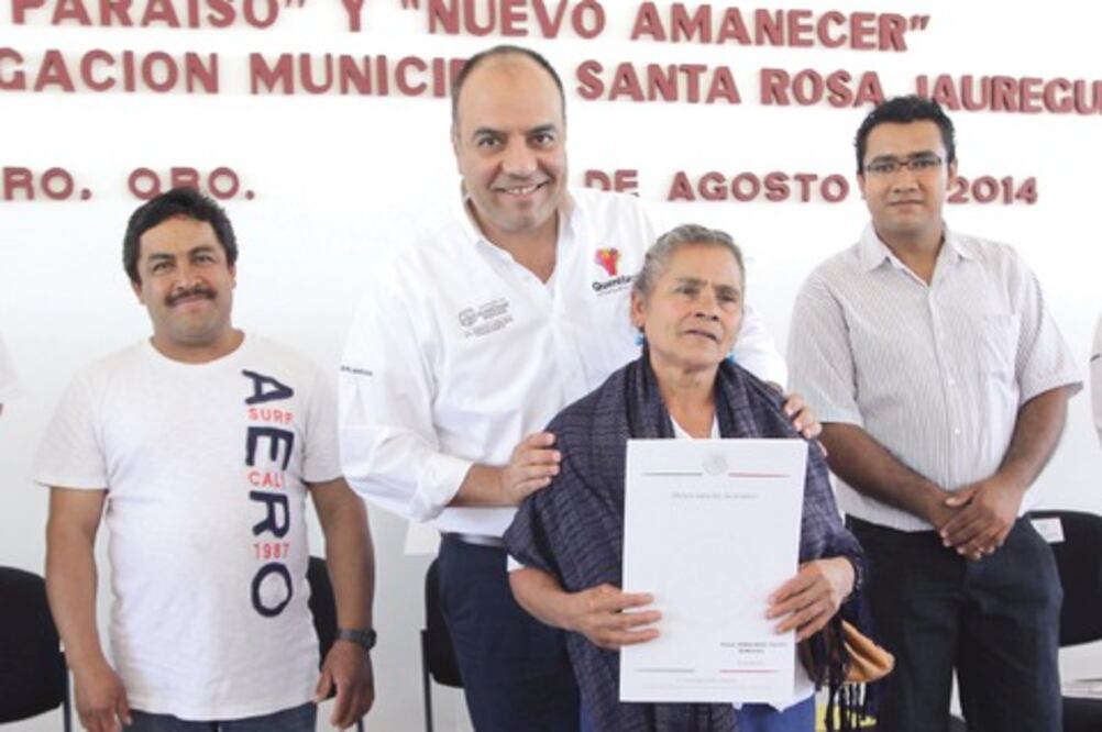 Legalizan hogares de 530 personas