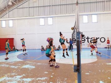 Las Panteras destacan en abierto de volibol 