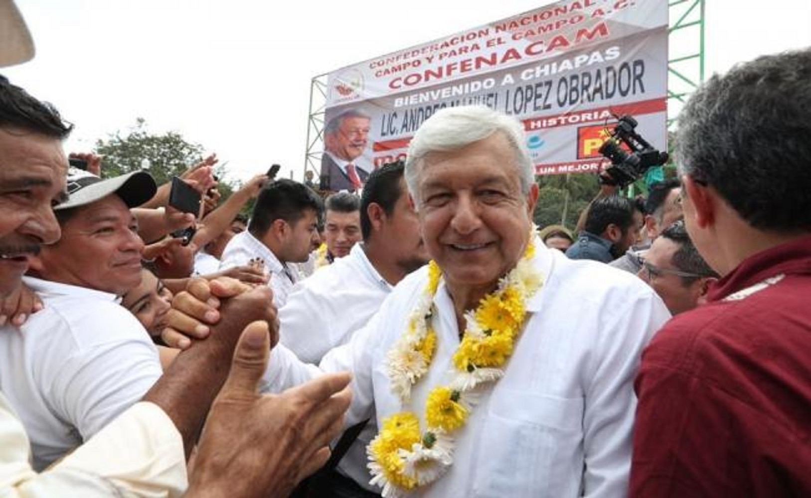 López Obrador da la bienvenida a nieto de Gordillo y miembros del PVEM