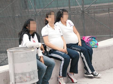 Dan taller a alumnos sobre sexualidad