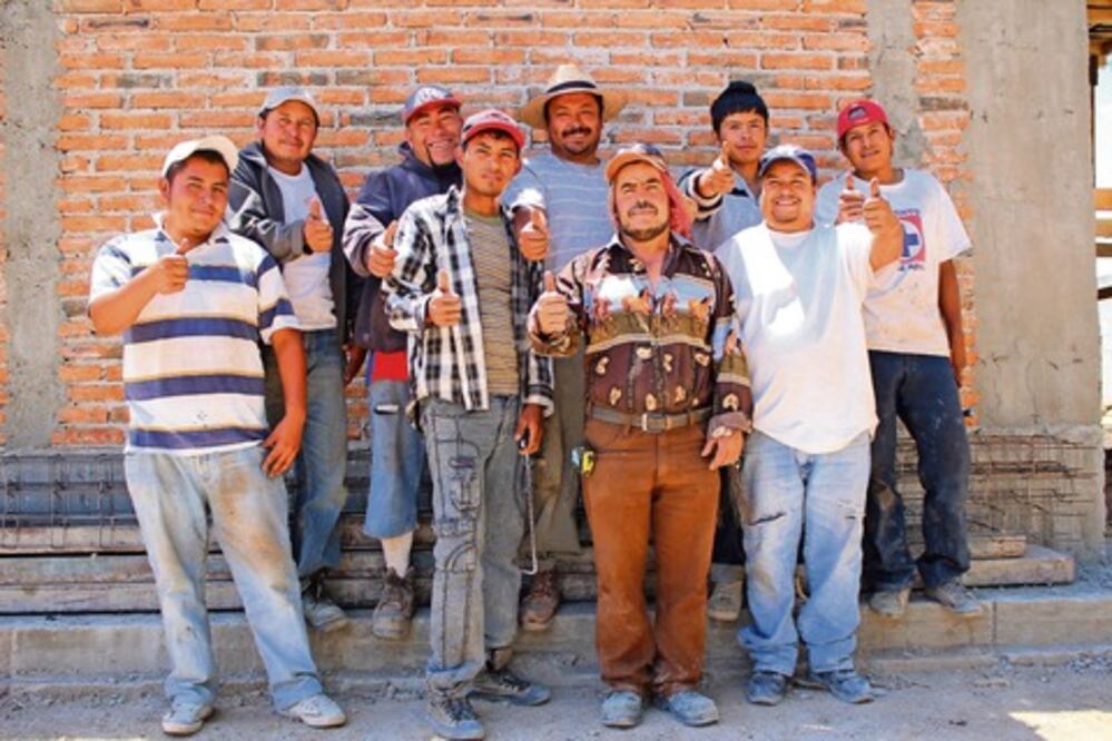 Celebran albañiles día de la Santa Cruz