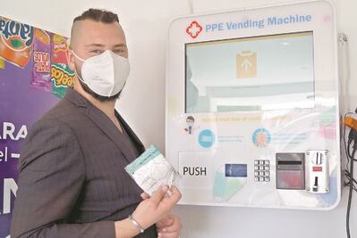 Innovación de la pandemia: la expendedora de cubrebocas 