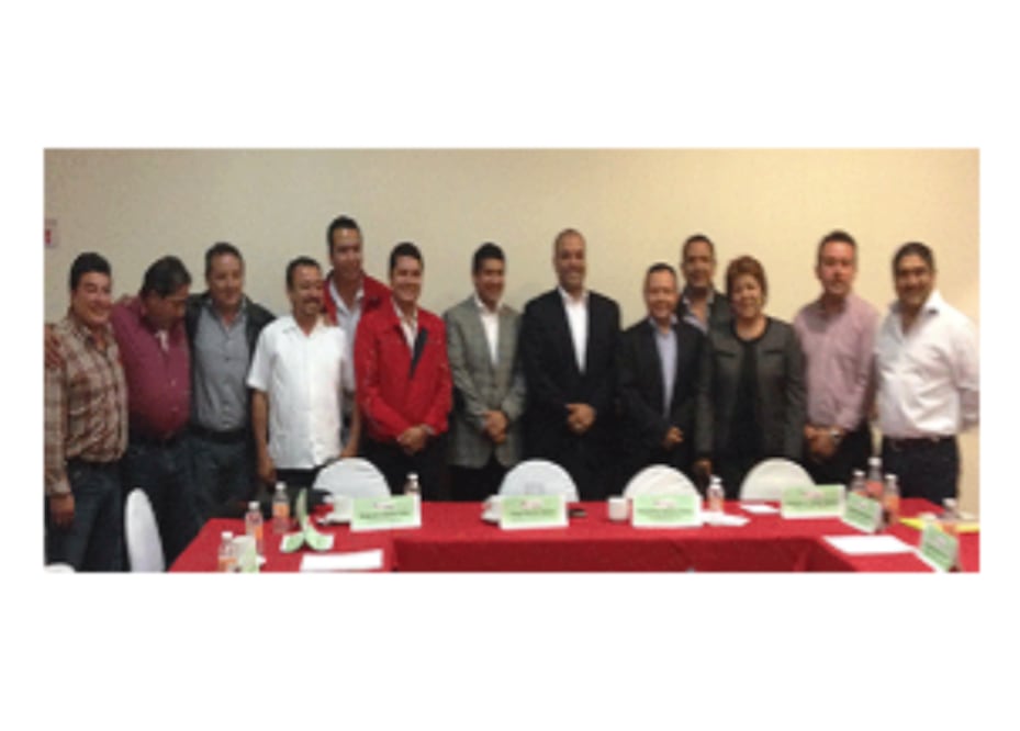 Loyola se reúne con alcaldes priístas