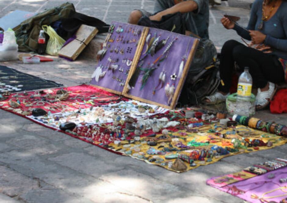 Preocupa ambulantaje con licencia