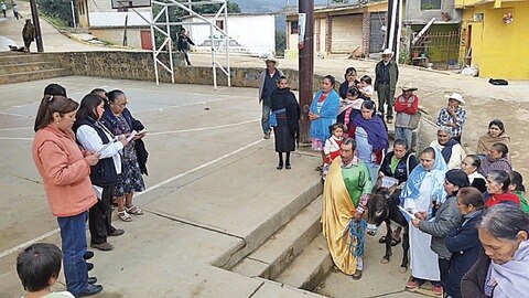 Celebran adultos posada en Pinal de Amoles