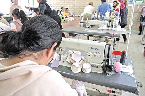 Trabajo ayuda a reducir pena de reclusas