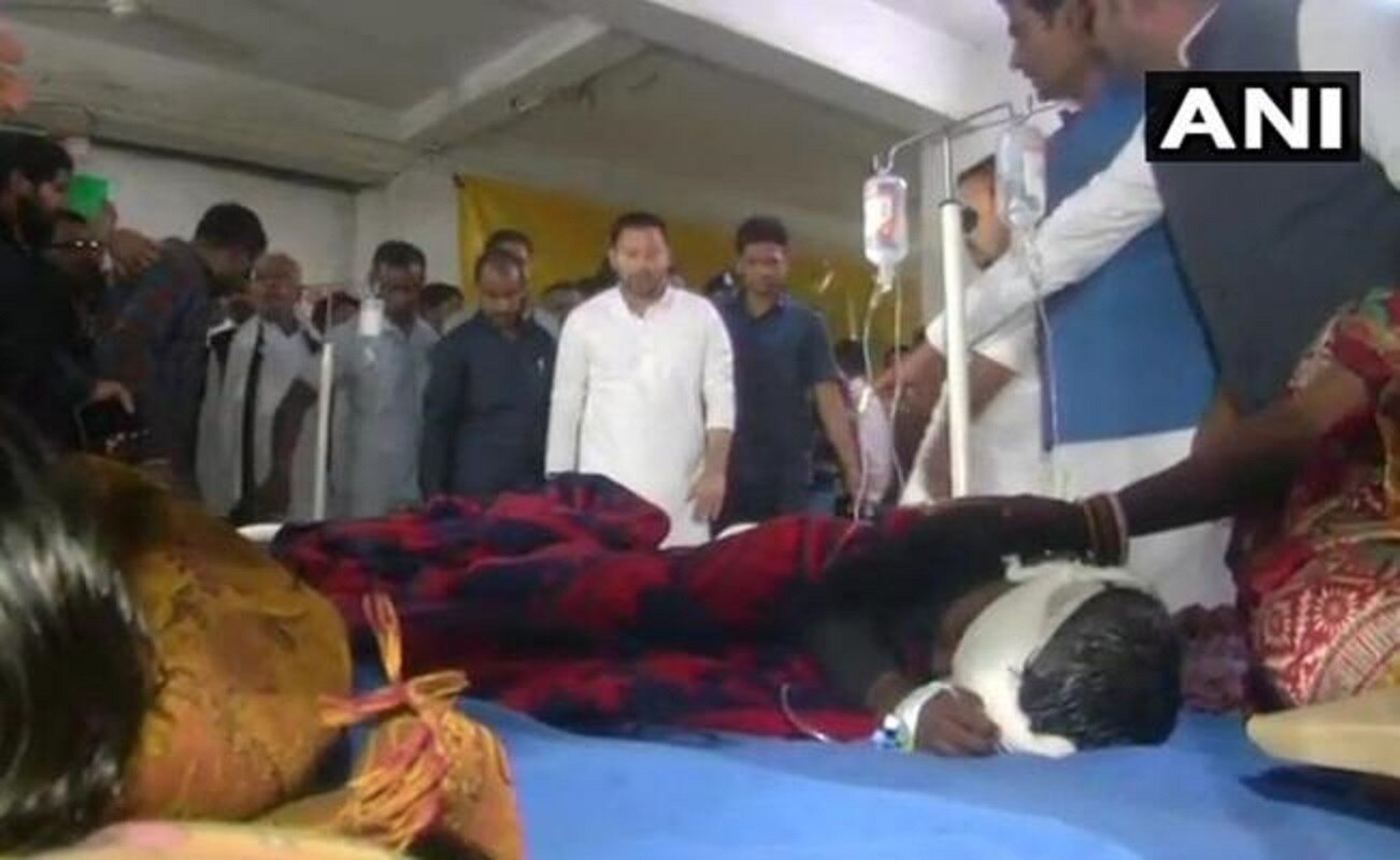 Alonso Ruizpalacios recibiendo el Oso de Plata. FOTO: EFE