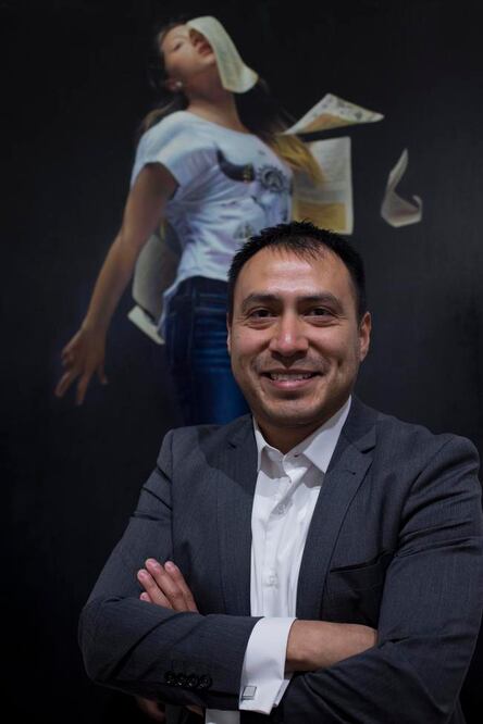 Olvera, quien es egresado y docente de la UAQ, presenta su obra más reciente en el recinto. (FOTOS: DEMIAN CHÁVEZ. EL UNIVERSAL)