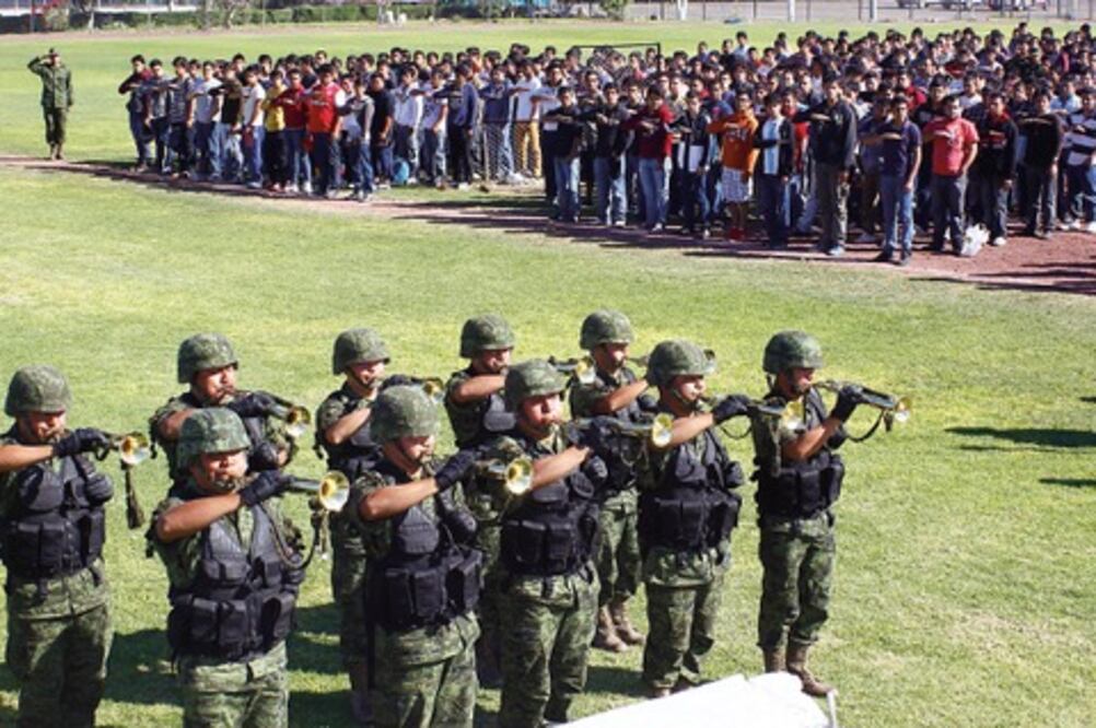 Realizan sorteo militar a jóvenes