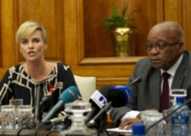 Charlize Theron invita a luchar contra Sida