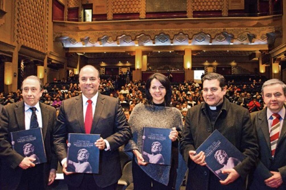 Presentan nueva obra de Librarius