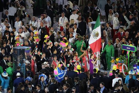 Brasileños reciben a México con ovación