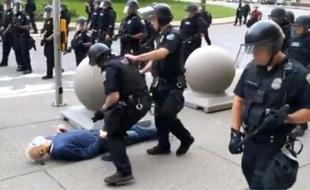 Trump califica de “montaje” la caída de un hombre empujado por policías en EU