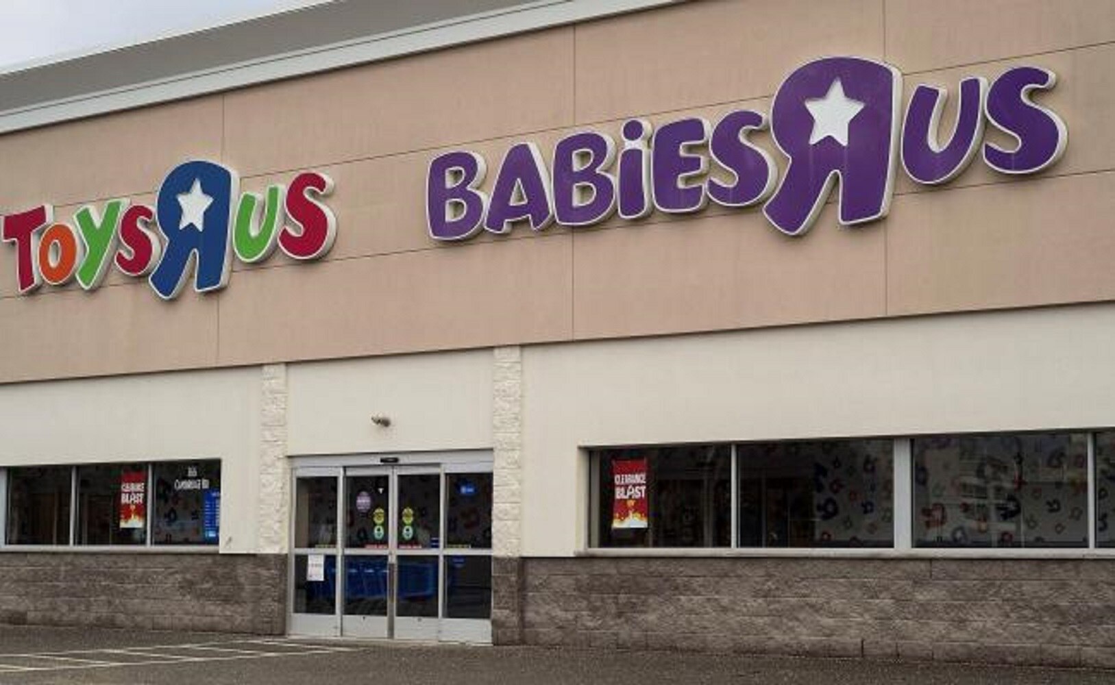 Toys "R" Us cierra 180 tiendas para salir de bancarrota