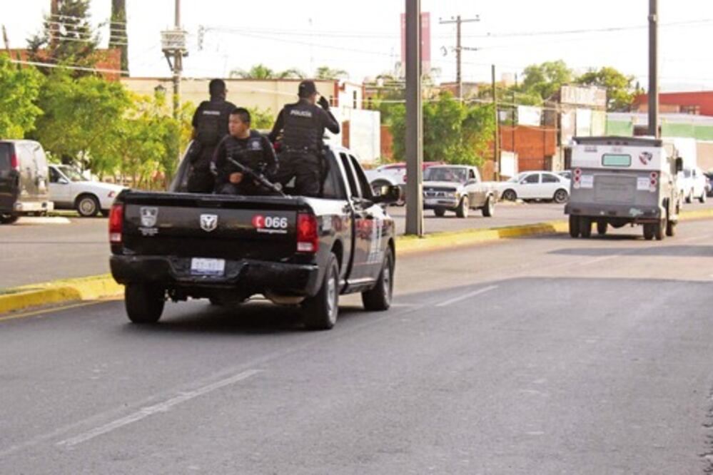 Oficiales se inconforman