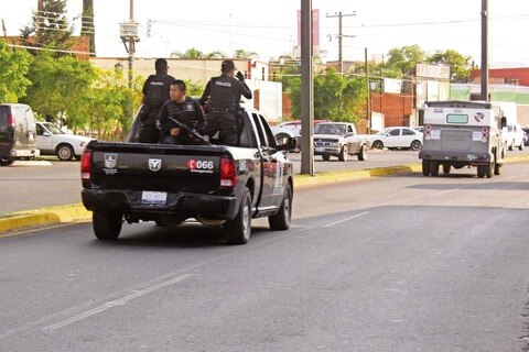 Oficiales se inconforman