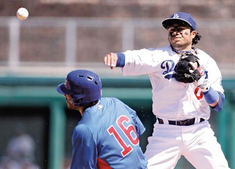 Adrián González pasa inadvertido