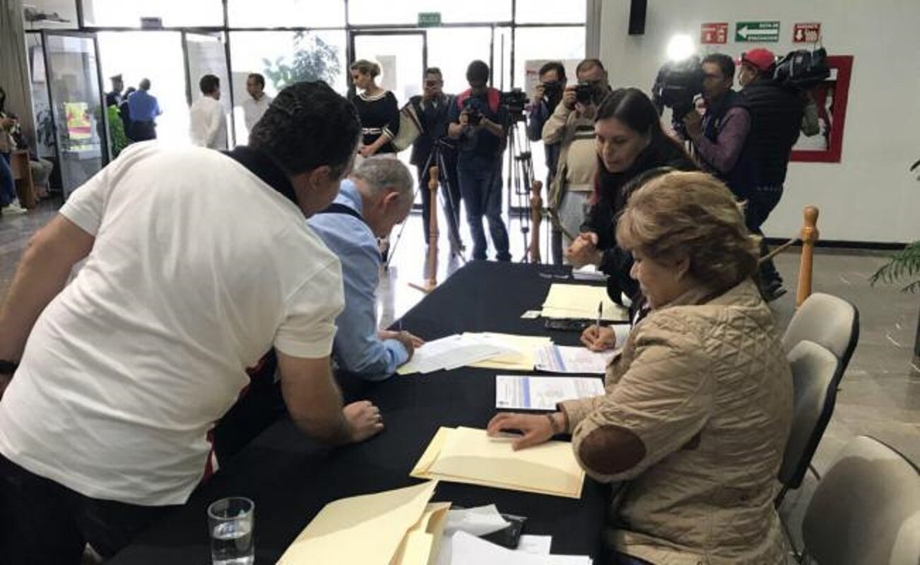 Ríos Piter y Ferriz de Con reciben constancia como independientes