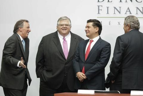 Carstens: sistema financiero se debe adaptar