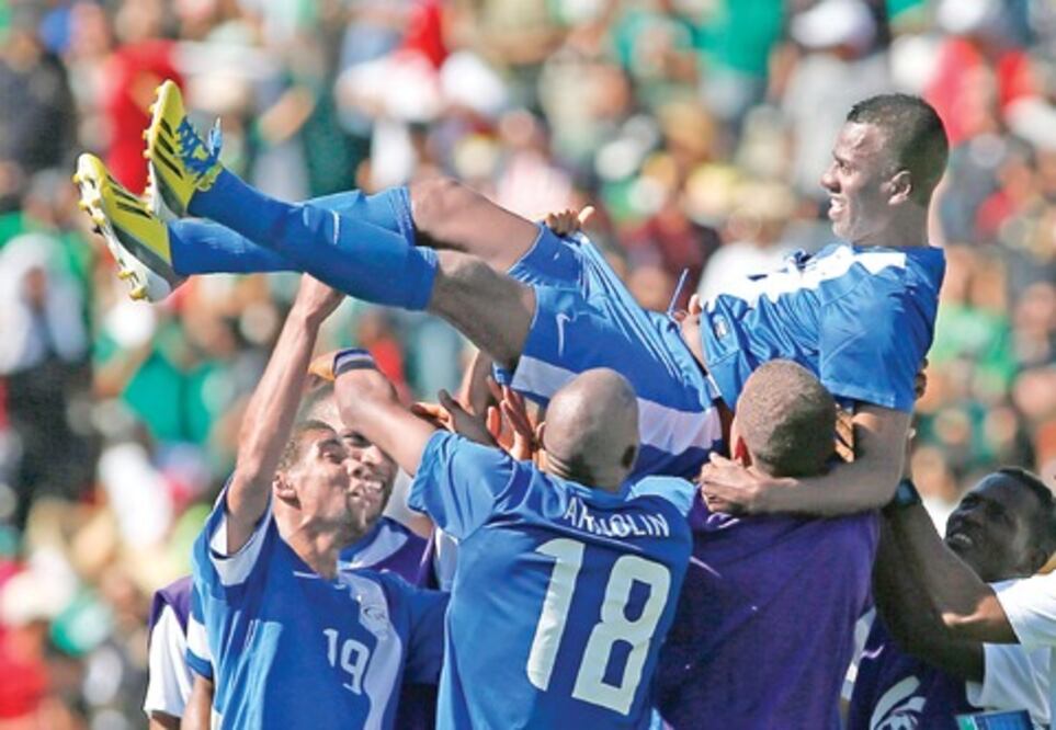 Martinica sorprende a Canadá en su debut