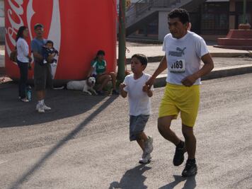 Festejan a papá con una carrera