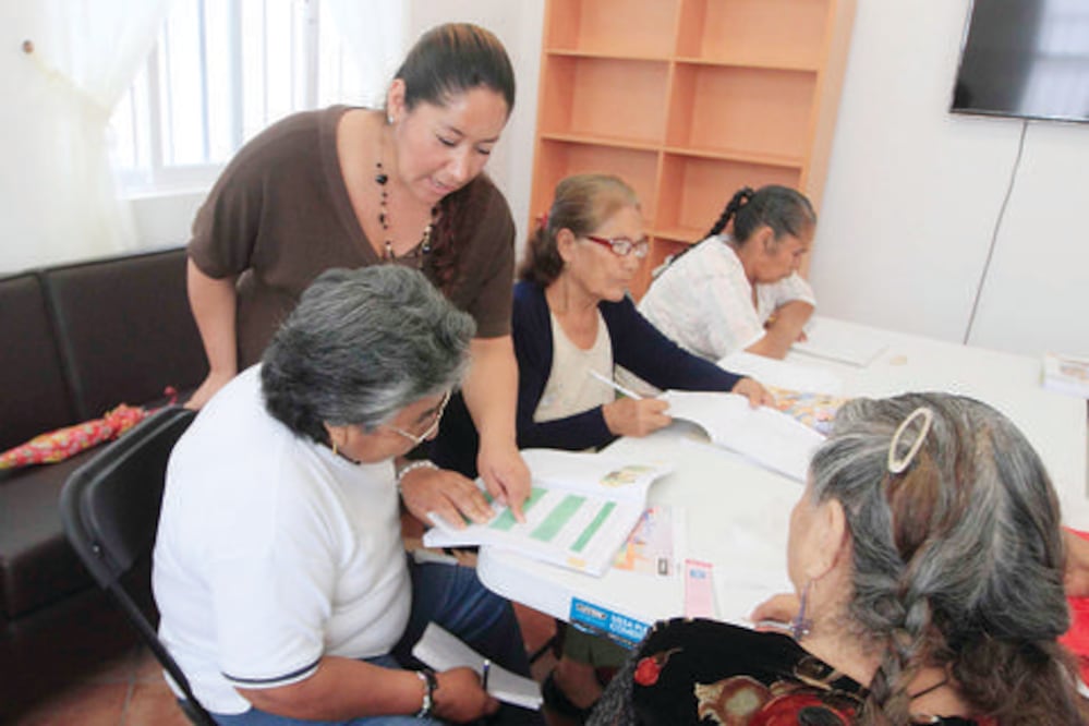 Colocan a 300 adultos en sector laboral