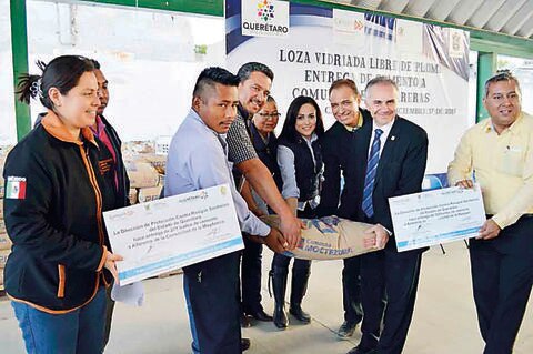 Entregan 35 ton de cemento a alfareros de Cadereyta